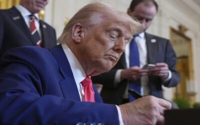 Teléfonos móviles y computadoras quedan exentos de los aranceles implementados por Donald Trump