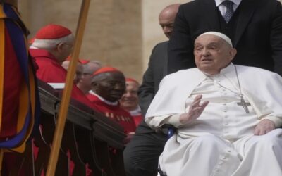 El papa Francisco inicia la Semana Santa con un saludo en persona en la plaza de San Pedro