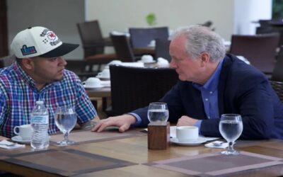 Senador Van Hollen logró reunirse con el hombre que fue “deportado por error” a El Salvador