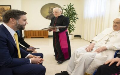 JD Vance se reúne con el papa Francisco en Pascua tras desacuerdos sobre las deportaciones en EEUU