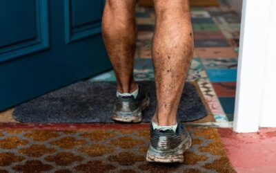 Los increíbles beneficios para la salud de quitarte los zapatos al entrar en casa