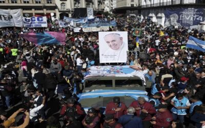 Francisco, que instaba a la inclusión, reúne en Buenos Aires a pobres, ricos, LGTBIQ+ y militantes