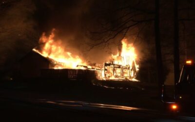 Masivo incendio destruye el antiguo Sayles Hill Rod and Gun Club