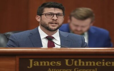 Jueza federal ordena a la policía local suspender la aplicación de la ley de inmigración de Florida