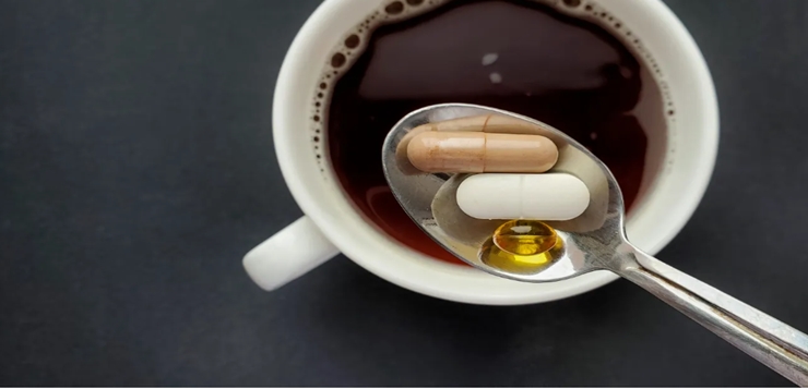 7 medicamentos que no debemos combinar con café