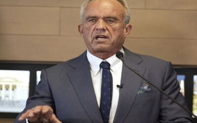 Secretario de Salud elimina la recomendación para que niños y embarazadas se vacunen contra el COVID