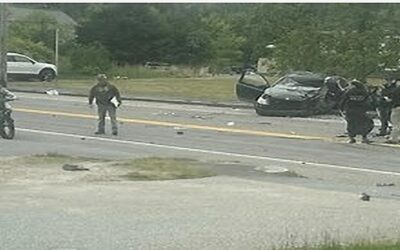 Accidente automovilístico deja 2 muertos y conductor arrestado.