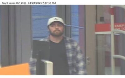 Hombre arrestado por supuestamente filmar a joven desnuda en probadores de tienda Target.
