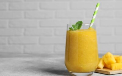 Activa tu metabolismo y mejora tu digestión con el agua de piña, jengibre y canela