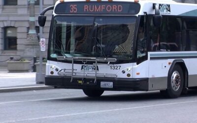 Mujer gravemente lesionada por autobús de RIPTA