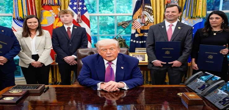 Trump ordena incrementar hasta 20.000 el número de agentes encargados de deportaciones
