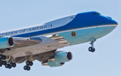 Trump planea aceptar un Boeing 747-8 de lujo obsequiado por Catar para que sea el nuevo avión presidencial