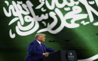Trump, en Arabia Saudi, insta a Irán hacia “nuevo y mejor camino” mientras impulsa acuerdo nuclear