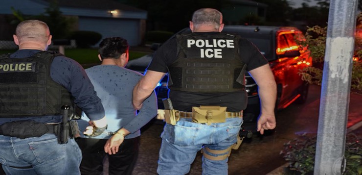 El Gobierno de EE.UU. dice que deportó a 528 personas de la ciudad texana de Houston