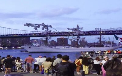 Fallecen dos tripulantes heridos tras colisión de buque mexicano contra puente de Brooklyn