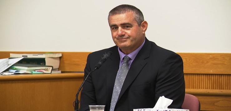 Aaron Thomas no culpable de abuso sexual en el caso de los exámenes al desnudo de estudiantes.