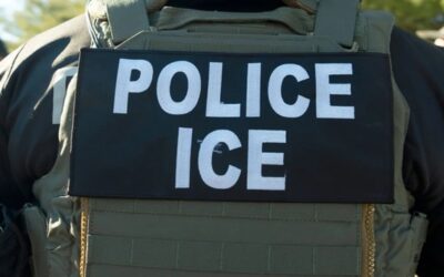 Agentes del ICE detienen a un grupo de inmigrantes ecuatorianos trabajando sin permiso en Massachusetts