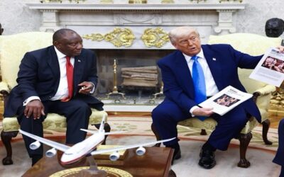 Trump arrincona al presidente sudafricano para denunciar un “genocidio” contra los blancos