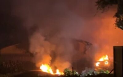 Múltiples muertos y varios hogares dañados deja el choque de una avioneta en un vecindario militar de San Diego