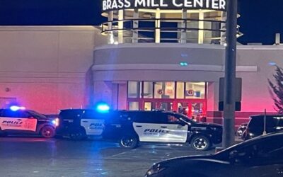 Cinco heridos tras tiroteo en el Brass Mill Center en Waterbury, CT.