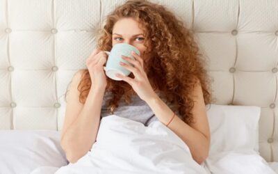 Por qué nunca debes tomar café antes de cepillarte los dientes: dentista lo explica