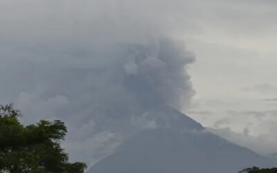 Más de 300 evacuados por erupción del volcán de Fuego en Guatemala
