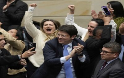 Senador y aspirante presidencial colombiano Miguel Uribe es herido de bala durante mitin en Bogotá