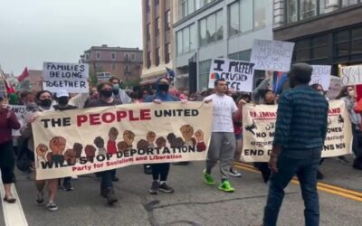 Marchan en Providence en contra de ICE en solidaridad con las protestas en Los Ángeles.
