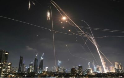 Irán responde al ataque de Israel con decenas de misiles: líderes internacionales piden “desescalar” el conflicto