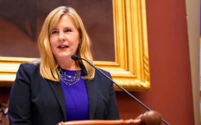 Asesinan a legisladora estatal de Minnesota y hieren a senador en “ataques dirigidos” en sus hogares. Buscan a un sospechoso
