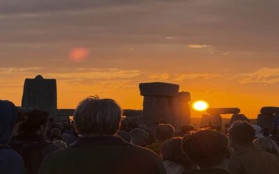 Amanecer en Stonehenge reúne a druidas, paganos y celebrantes para el solsticio de verano