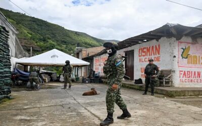 Ejército de Colombia rescata a 57 militares retenidos por pobladores en Cauca