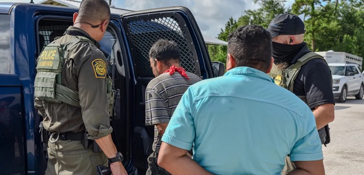 Trump avanza en control migratorio y persecución de indocumentados