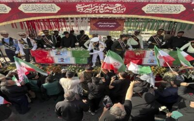 Cientos de miles despiden a mandos militares y científicos iraníes muertos en ataques de Israel