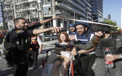 Un ataque iraní daña un hospital mientras el último bombardeo de misiles hiere a decenas en Israel