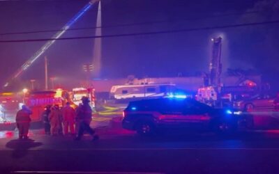 Incendio en taller mecánico deja un herido de gravedad.