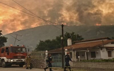 Gran incendio forestal en Grecia obliga a desalojar varias aldeas