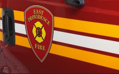 Bombero de East Providence enfrenta cargos de posesión ilegal de armas