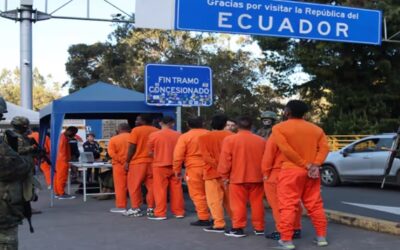 Ecuador deporta a cientos de presos colombianos en medio de cuestionamientos de Bogotá
