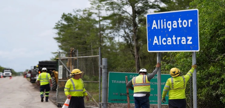 Niegan la entrada a legisladores demócratas que buscaban conocer Alligator Alcatraz