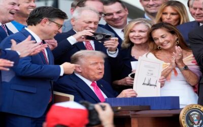 Trump firma su megaley fiscal que otorga más fondos para su agenda migratoria en ceremonia el 4 de julio en la Casa Blanca