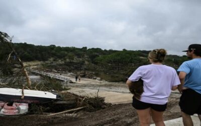 Inundaciones en Texas dejan más de 100 muertos mientras siguen búsquedas