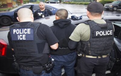 Trump autoriza al ICE para encarcelar a cualquiera que ataque a sus agentes