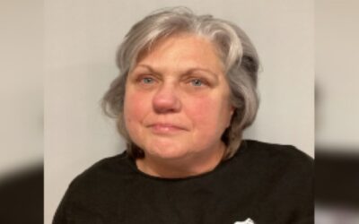 Mujer de Portsmouth enfrenta cargos por supuestamente agredir a policía durante arresto por manejo bajo la influencia
