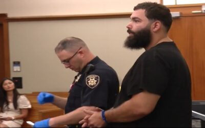 Hombre de Pawtucket acusado de atropellar agente comparece en corte con varios cargos, incluido solicitación de un menor.
