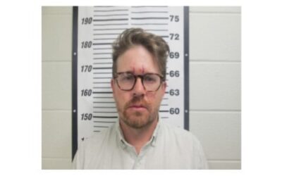 Hombre de Bristol enfrenta cargos de manejar bajo la influencia luego de chocar con patrulla policial.
