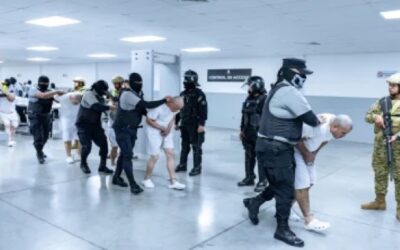 Corte bloquea caso de desacato contra el Gobierno de Trump por deportaciones a El Salvador
