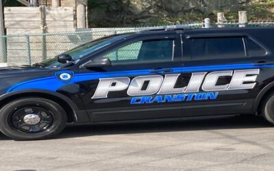 Policia Cranston arresta a un hombre en conexión con robo de un arma de fuego.