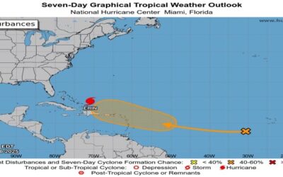 Ordenan evacuaciones en Carolina del Norte por “dramático” aumento del huracán Erin