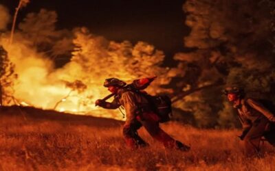 Expansión de incendios forestales en Oregon y California amenazan casas y causan evacuaciones